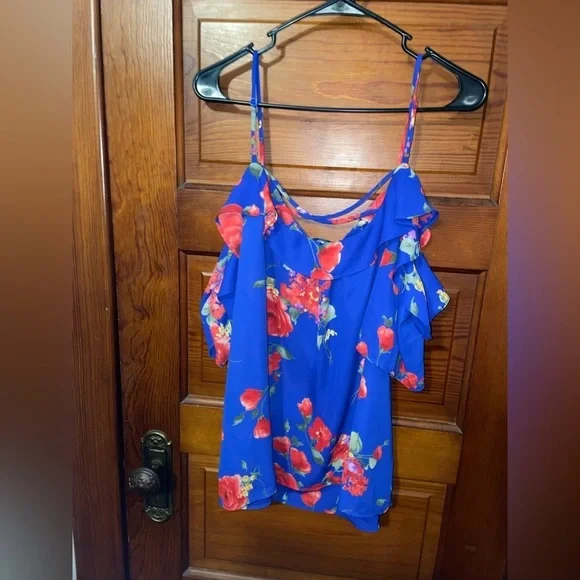 New With Tags Skies are Blue Flowy Off Shoulder Blouse *make offers* - Picture 2 of 8